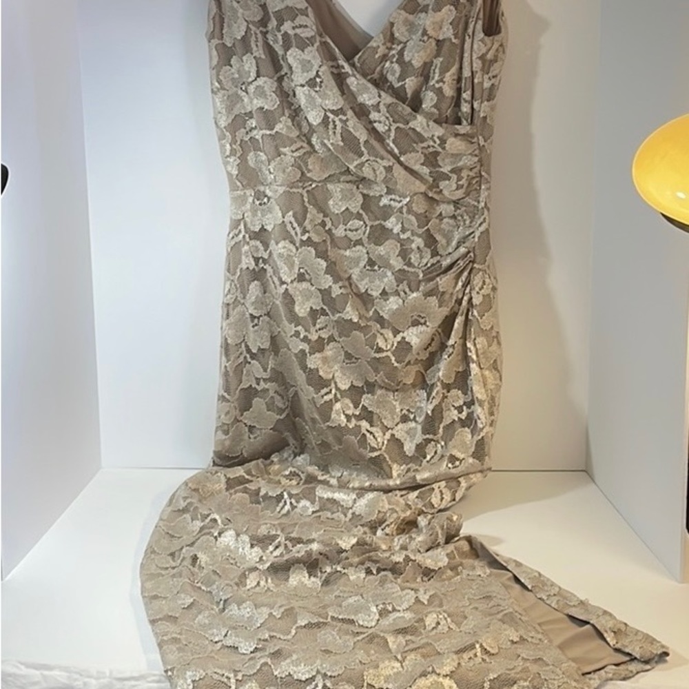 LAUREN Ralph Lauren Cream and Gold Lace Floor Length  Evening Gown